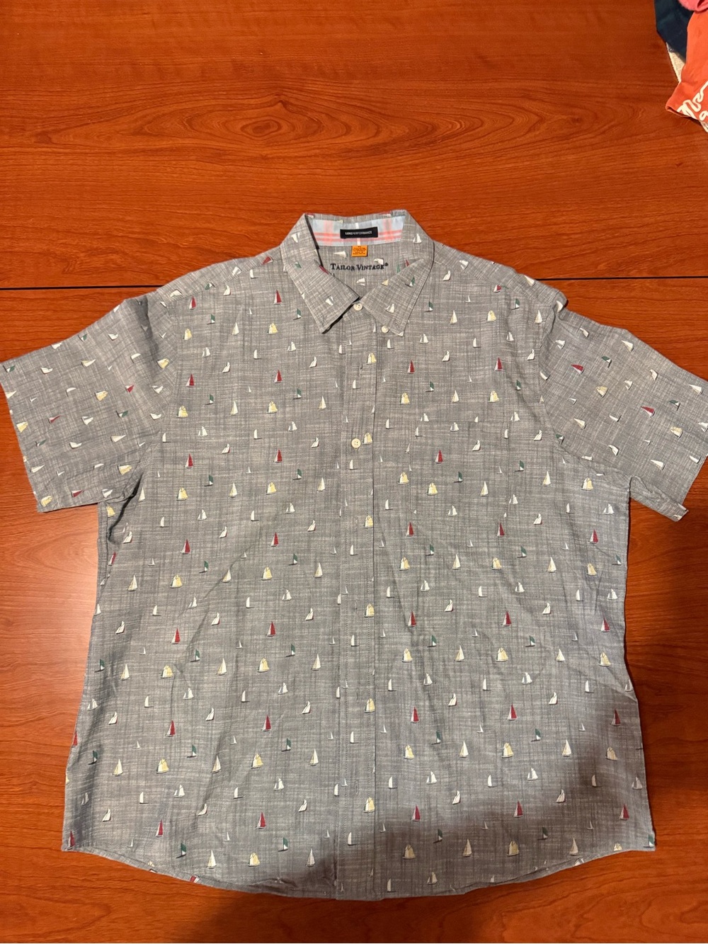 Tailor Vintage Men's Gray Short-Sleeve Button-Up Shirt with Nautical Motif